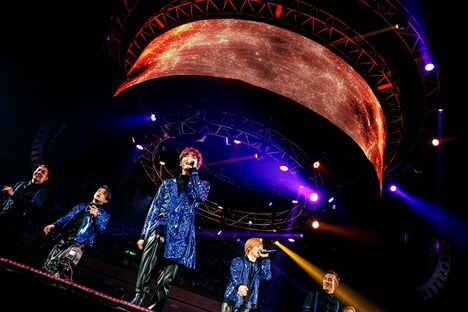3月14日に東京・両国国技館で行われた「w-inds.15th Anniversary Live」の様子。(提供:ポニーキャニオン)