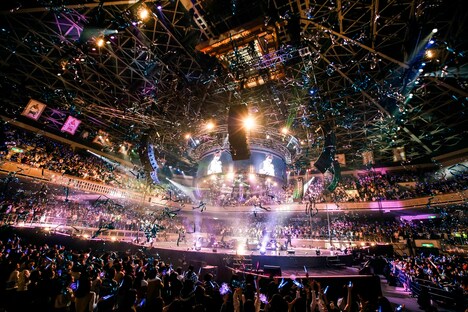 3月14日に東京・両国国技館で行われた「w-inds.15th Anniversary Live」の様子。(提供:ポニーキャニオン)