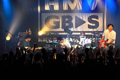 「MV GET BACK SESSION『友だちを殺してまで。』LIVE」3月15日の東京・LIQUIDROOM公演の様子。（撮影：佐藤哲郎）