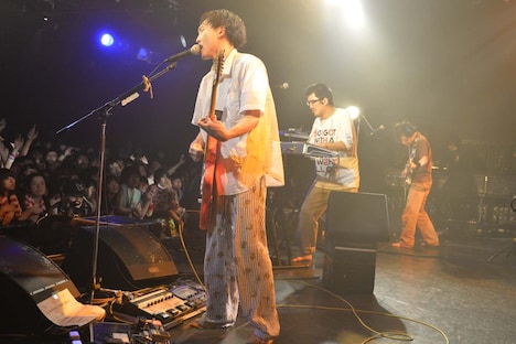 「MV GET BACK SESSION『友だちを殺してまで。』LIVE」3月15日の東京・LIQUIDROOM公演の様子。（撮影：佐藤哲郎）