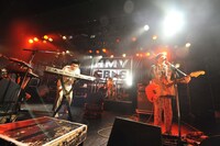 「MV GET BACK SESSION『友だちを殺してまで。』LIVE」3月15日の東京・LIQUIDROOM公演の様子。（撮影：佐藤哲郎）