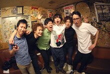 sumika「Re:Birth Tour」東京・LIQUIDROOM公演での記念撮影。（撮影：後藤壮太郎）