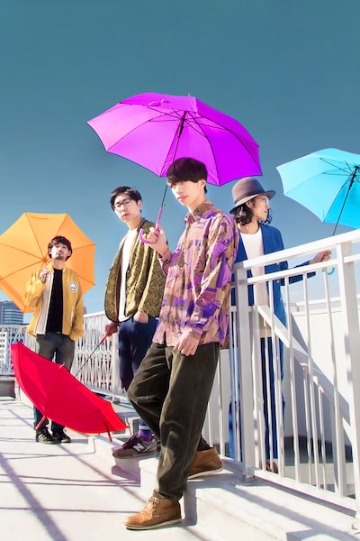 LUCKY TAPES。左から2番目が濱田翼（Dr）。