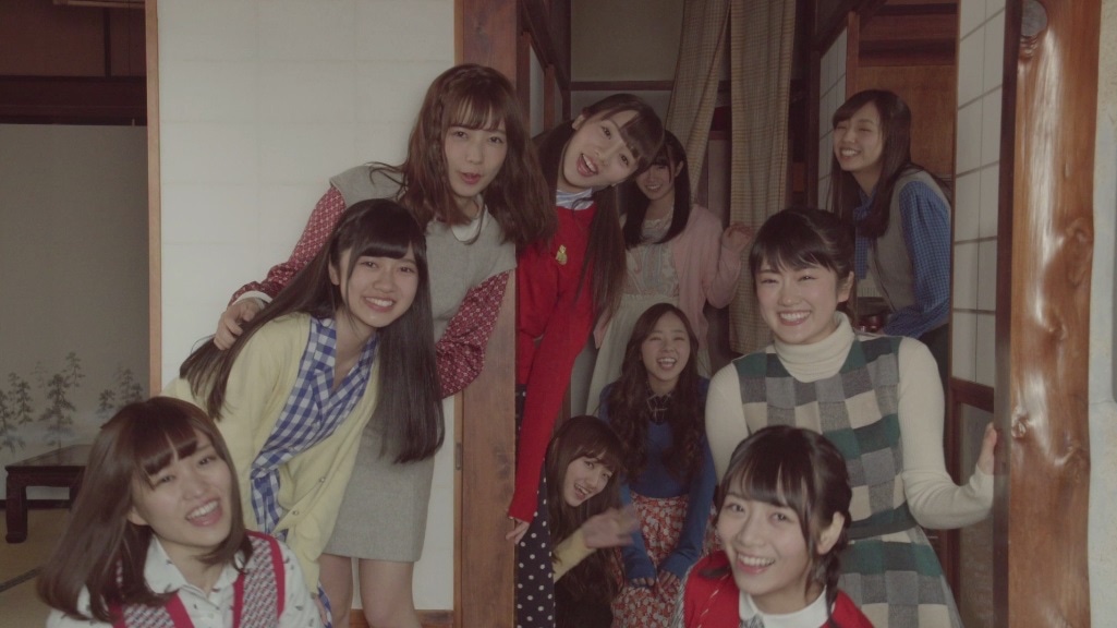 乃木坂46「不等号」のミュージックビデオのワンシーン。
