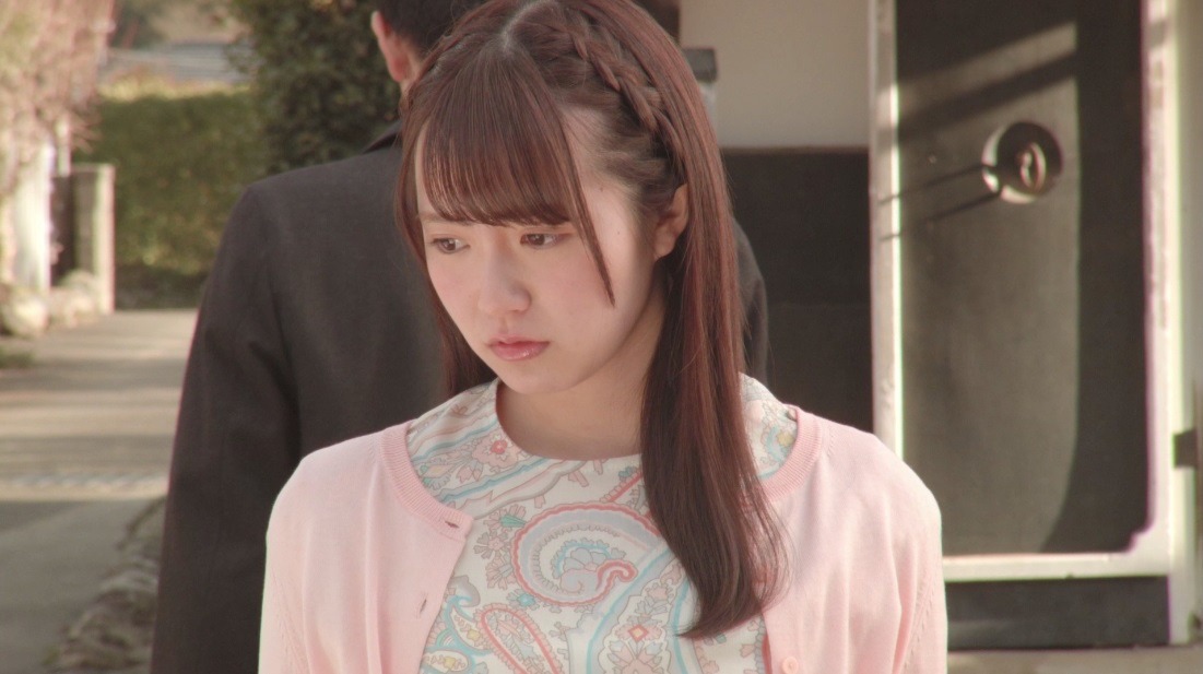 乃木坂46「不等号」のミュージックビデオのワンシーン。
