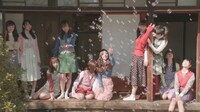 乃木坂46「不等号」のミュージックビデオのワンシーン。