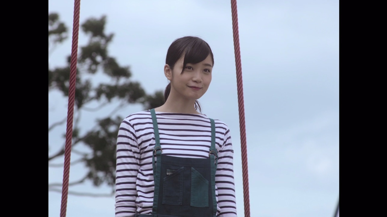 乃木坂46「強がる蕾」のミュージックビデオのワンシーン。