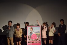 左から宝来忠昭監督、大庭彩歌、坂井朝香、新木さくら、福山果奈、渡邉剣