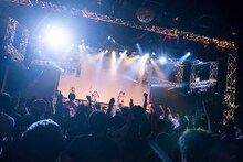 GALETTeによるライブの様子。