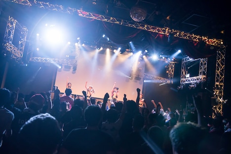 GALETTeによるライブの様子。