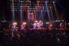 己龍全国単独巡業「彩 霞 蓋 世」CLUB CITTA'公演に出演したLONDBOYのライブの様子。（写真提供：B.P.RECORDS）