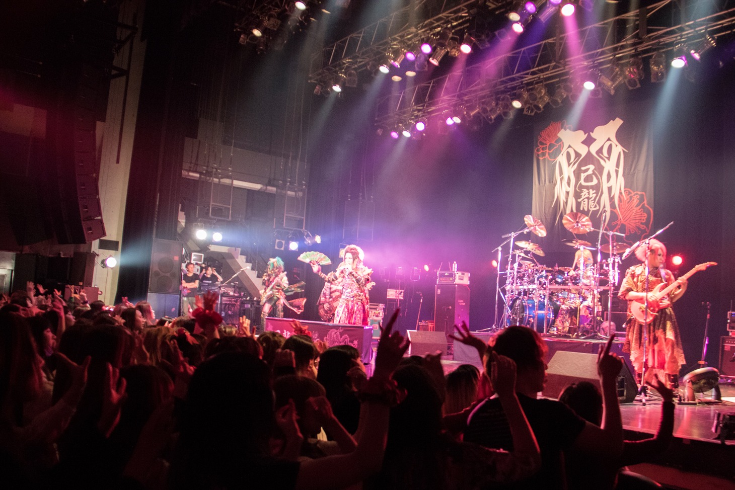 己龍全国単独巡業「彩 霞 蓋 世」CLUB CITTA'公演の様子。（写真提供：B.P.RECORDS）