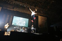 キュウソネコカミ「DMCC -REAL ONEMAN TOUR- EXTRA!!!」3月19日の千葉・幕張イベントホール公演の様子。（Photo by Viola Kam [V'z Twinkle Photography]）