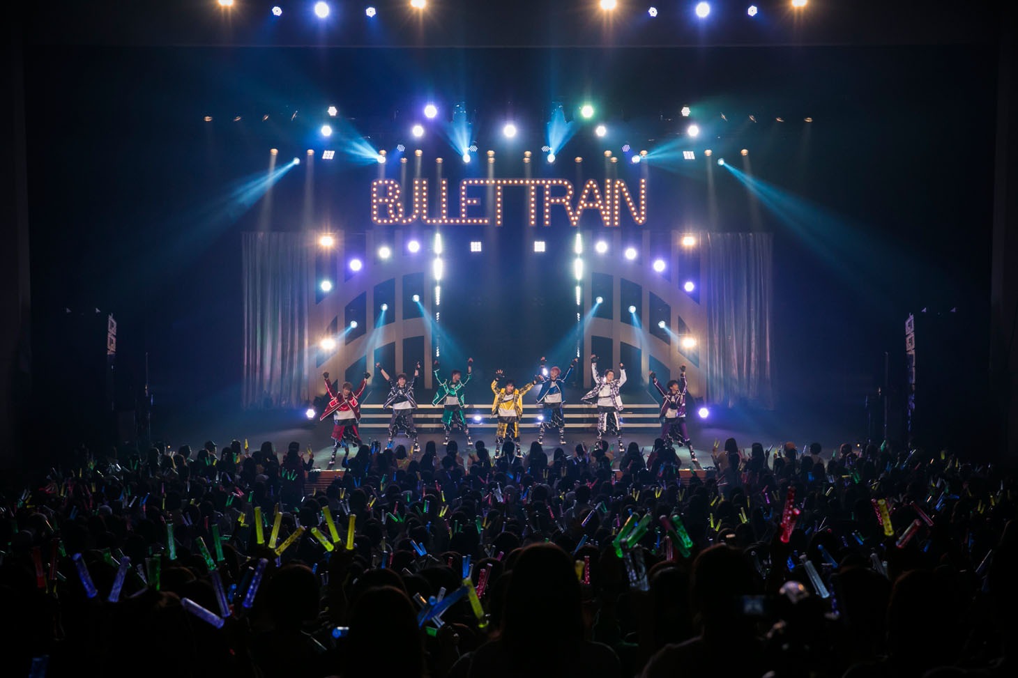 「超特急 LIVE TOUR 2016 Synchronism」初日公演の様子。（撮影：米山三郎[SignaL]）
