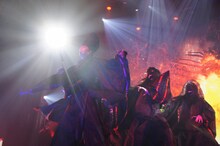 GACKT「GACKT WORLD TOUR 2016 LAST VISUALIVE supported by Nestle」埼玉・三郷市文化会館大ホール公演の様子。（撮影：鈴木彩花）