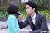 ショートドラマ「迷子の神対応」のワンシーン。