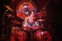 ナカジマノブ（Dr, Vo）（撮影：ほりたよしか）