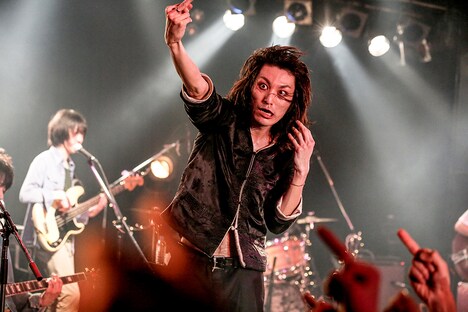 ドレスコーズ「the dresscodes R.I.P. TOUR」神奈川・Yokohama Bay Hall公演の様子。（Photo by HAJIME KAMIIISAKA）