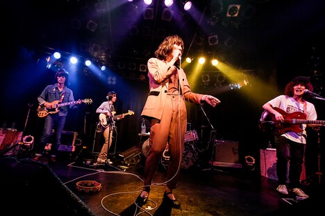 ドレスコーズ「the dresscodes R.I.P. TOUR」神奈川・Yokohama Bay Hall公演の様子。（Photo by HAJIME KAMIIISAKA）