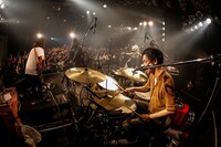 ドレスコーズ「the dresscodes R.I.P. TOUR」神奈川・Yokohama Bay Hall公演の様子。（Photo by HAJIME KAMIIISAKA）