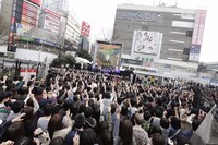 flumpoolミニライブの様子。（Photo by Hajime Kamiiisaka）