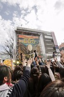 flumpoolミニライブの様子。（Photo by Hajime Kamiiisaka）