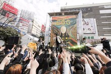 flumpoolミニライブの様子。（Photo by Hajime Kamiiisaka）