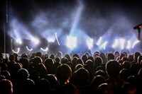 ライトパフォーマンスの様子。（撮影：笹森健一）