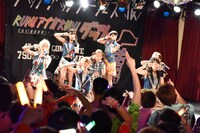 「ップアップガールズ（仮）全国47都道府県ツアー2015-2016 ～RUN! アプガ RUN! ダッシュ 沖縄ファイナル決戦～」の様子。