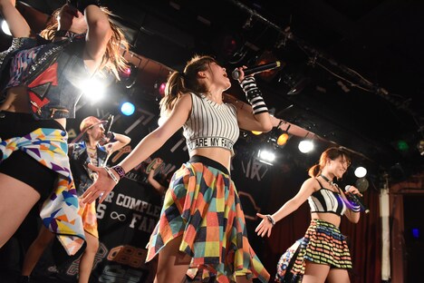 「ップアップガールズ（仮）全国47都道府県ツアー2015-2016 ～RUN! アプガ RUN! ダッシュ 沖縄ファイナル決戦～」の様子。