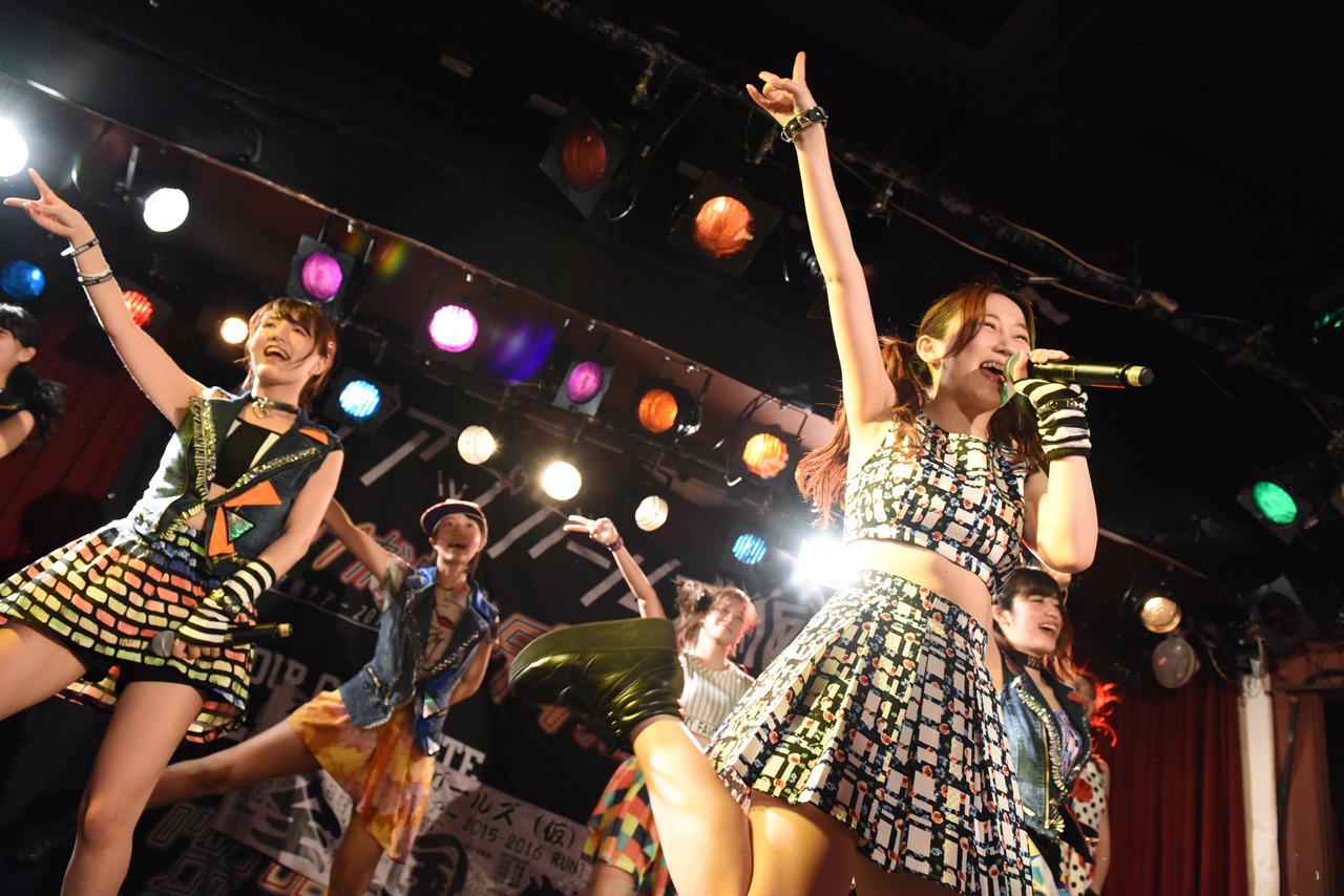 「ップアップガールズ（仮）全国47都道府県ツアー2015-2016 ～RUN! アプガ RUN! ダッシュ 沖縄ファイナル決戦～」の様子。