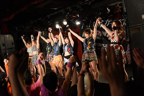 エンディングでの挨拶の様子。