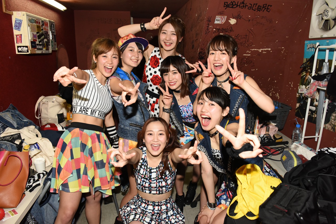 ライブ終了後のアップアップガールズ（仮）。