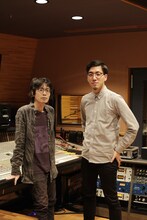 左から岸田繁（くるり）、tofubeats。