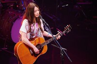 片平里菜（撮影：オノツトム）