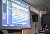 「Ryu☆先生による楽曲作成実演講義」の様子。