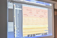 「Ryu☆先生による楽曲作成実演講義」の様子。