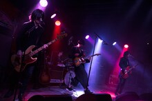 [Alexandros]（Photo by Abbey Raymonde）