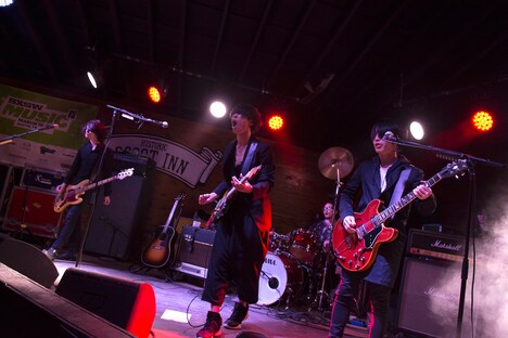 [Alexandros]（Photo by Abbey Raymonde）