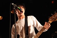 庵原将平（Vo, B / SHANK）（Photo by SARUYA AYUMI[SARU]）