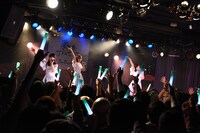 Negiccoによるライブの様子。