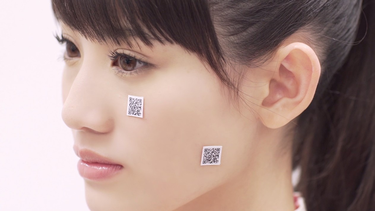 「Cherie!」MVのワンシーン。