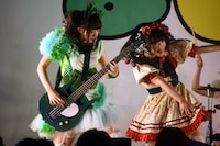 左から望月みゆ、恋汐りんご。