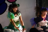 左から望月みゆ、天照大桃子