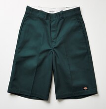 MAH（Vo）が考案した“SiLENT GREEN”のDickies「42283セルフォンポケットワークショーツ」。