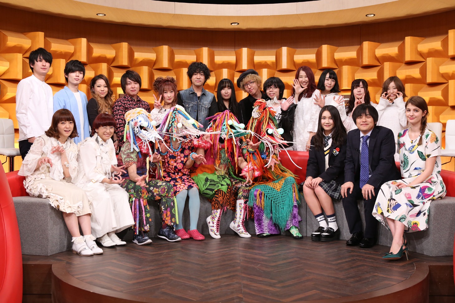 日本テレビ系「バズリズム」3月25日放送回の出演者たち。