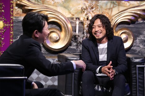 左から有吉弘行、光永亮太。 (c)日本テレビ
