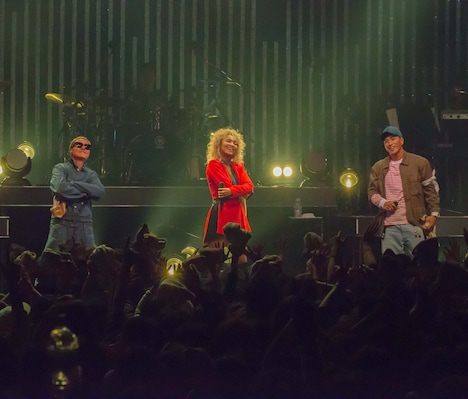 左よりVERBAL、Crystal Kay、SWAY。 (撮影:田澤友和)