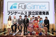 左から足立梨花、井崎脩五郎、バカリズム、Toshl、でんぱ組.inc、武田玲奈。