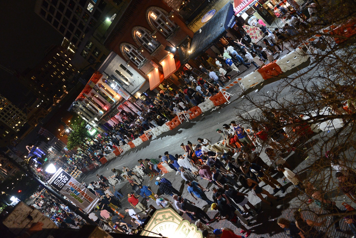 6th Streetの様子。